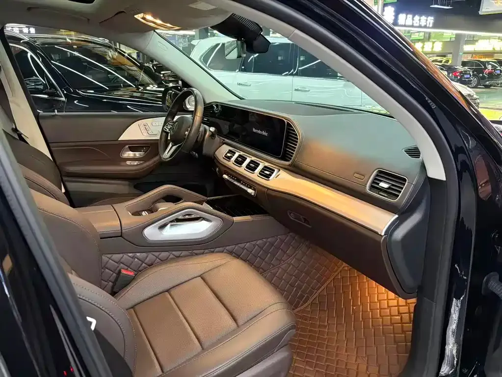 Mercedes-Benz GLS — фото 6
