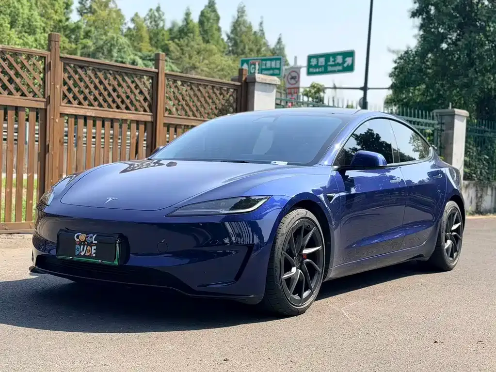 Tesla Model 3 — фото 1