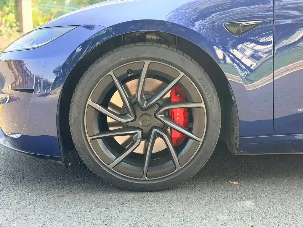 Tesla Model 3 — фото 9