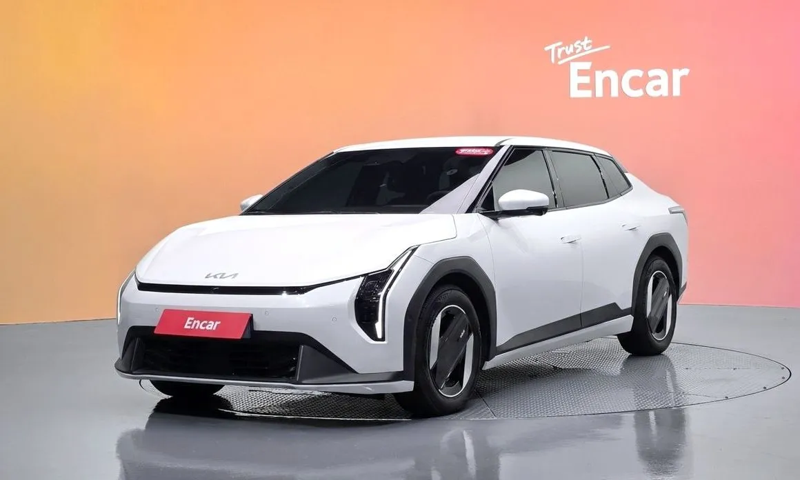 Kia EV4 — фото 1