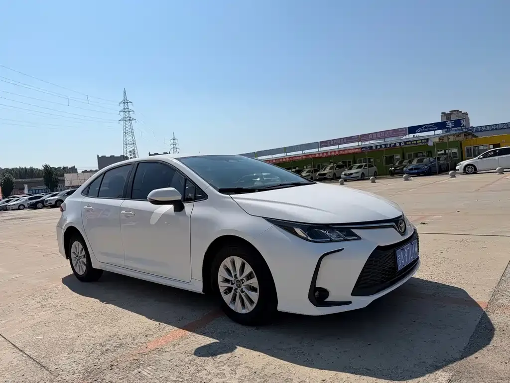 Toyota Corolla — фото 10