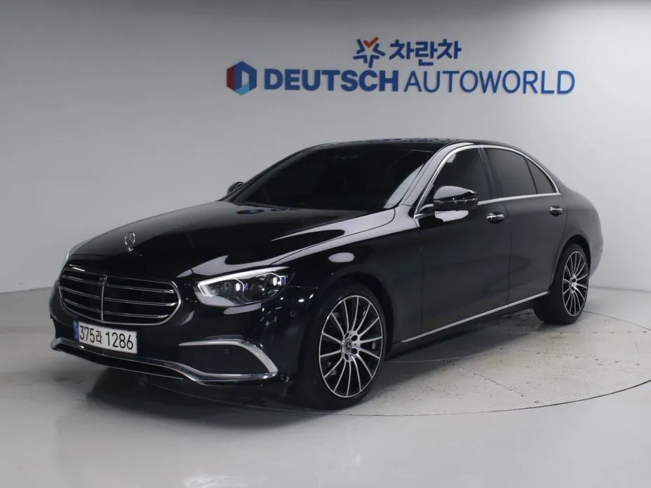 Mercedes-Benz E-Class — фото 1