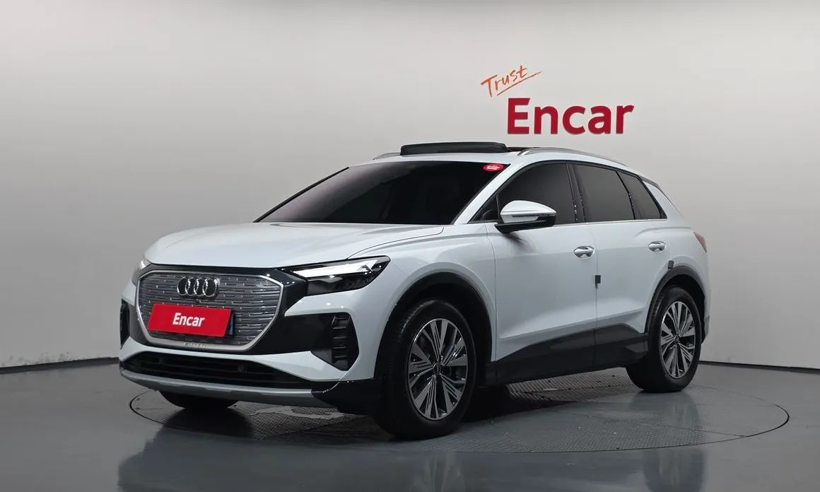 Audi Q4 e-tron — фото 1