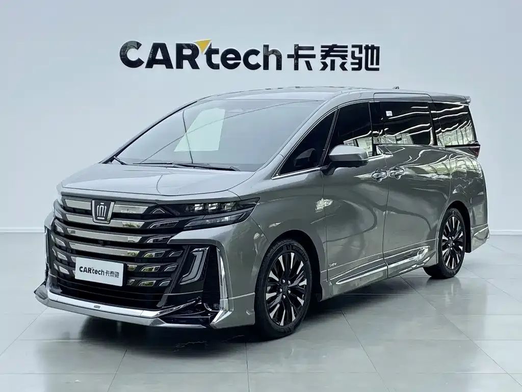 Toyota Vellfire — фото 1