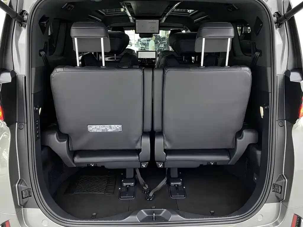 Toyota Vellfire — фото 8