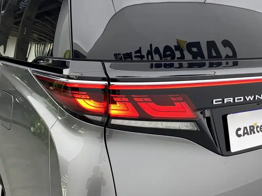 Toyota Vellfire — фото 7