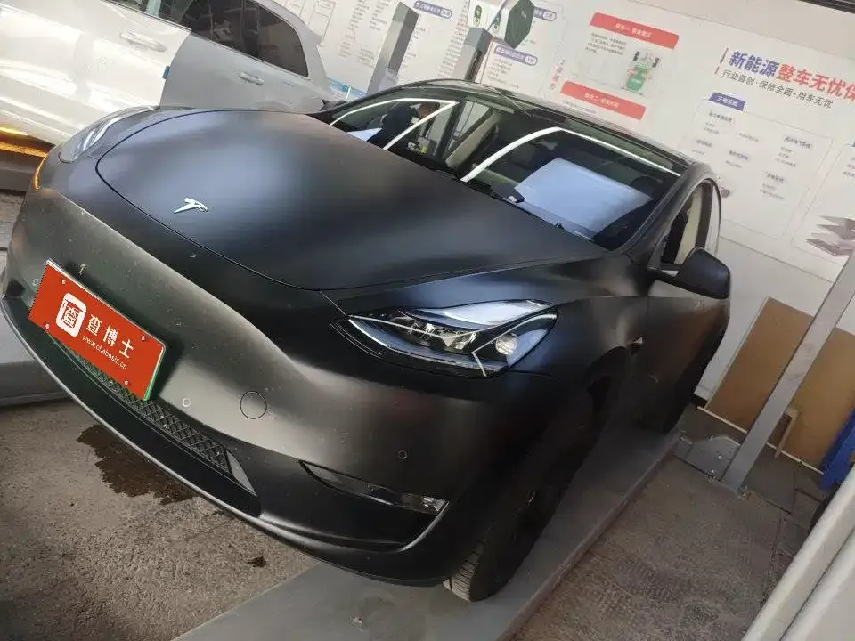 Tesla Model Y — фото 1