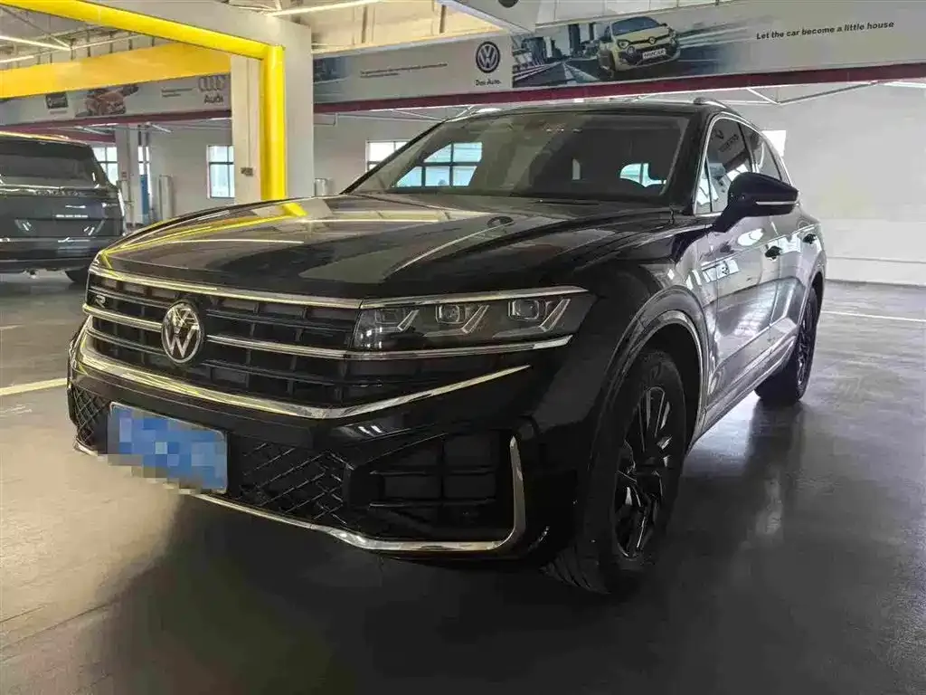 Volkswagen Touareg — фото 1