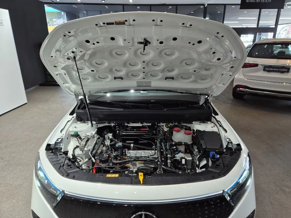 Mercedes-Benz EQB — фото 10