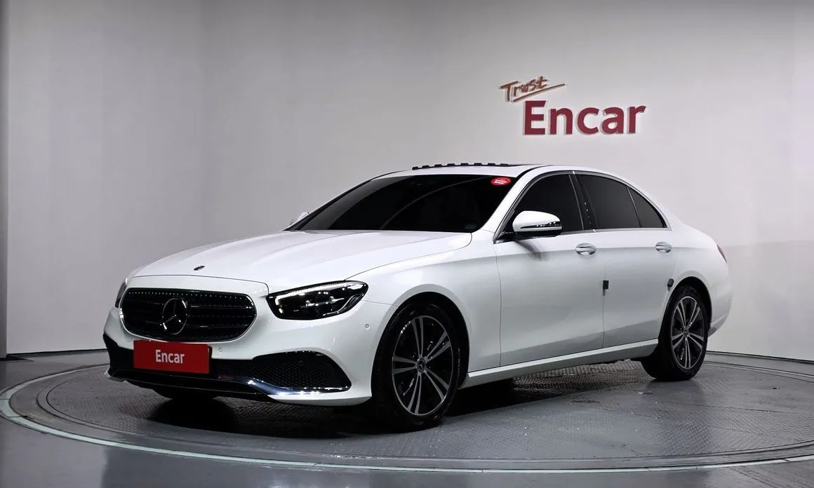 Mercedes-Benz E-Class — фото 1