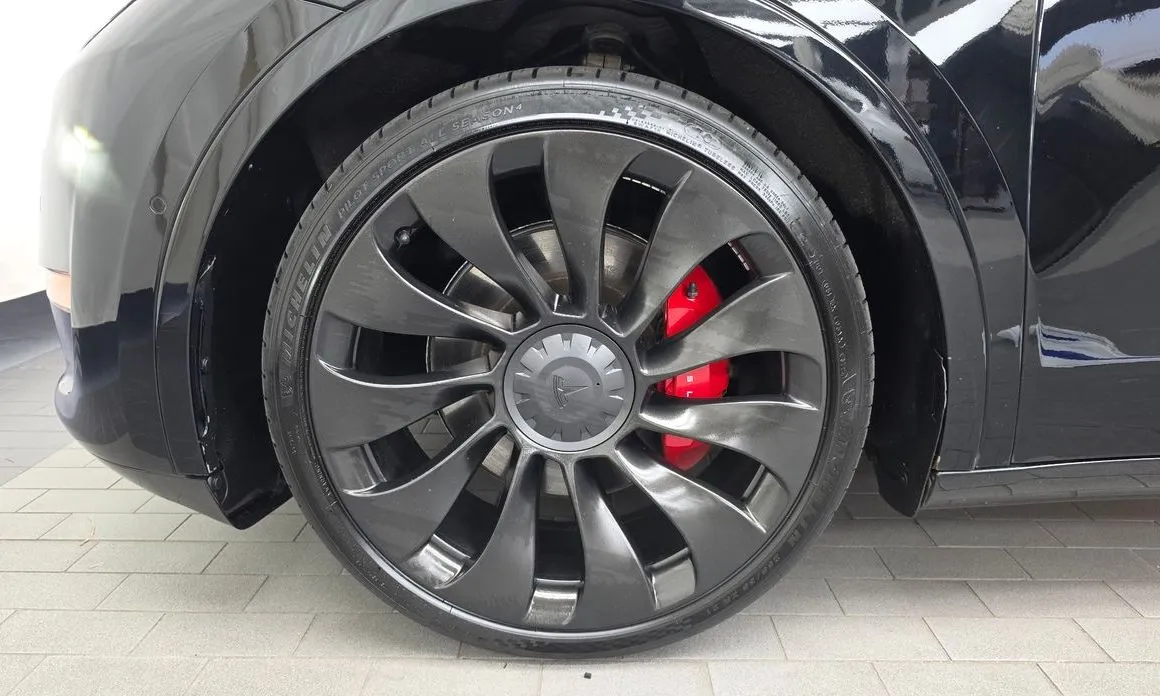 Tesla Model Y — фото 2