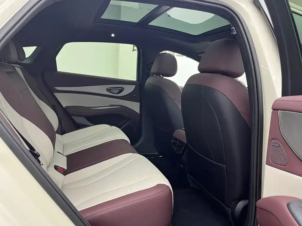 BYD Seal 07 DM-i — фото 7