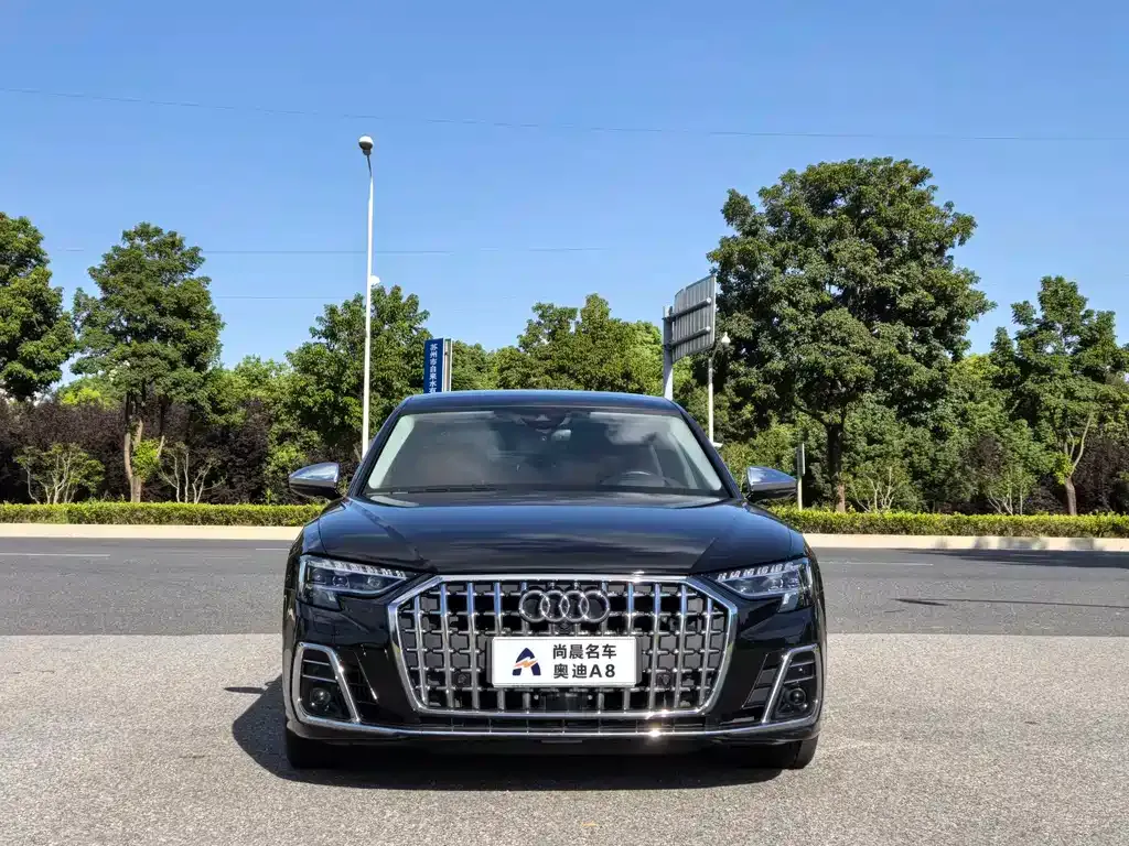 Audi A8 — фото 5