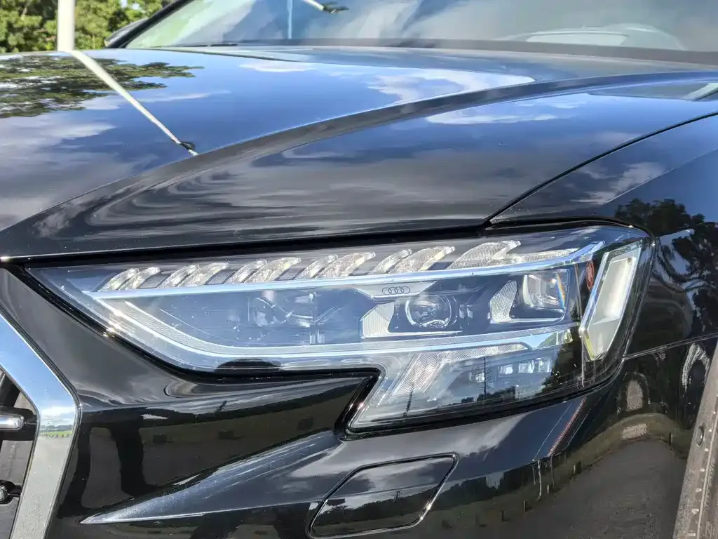 Audi A8 — фото 4