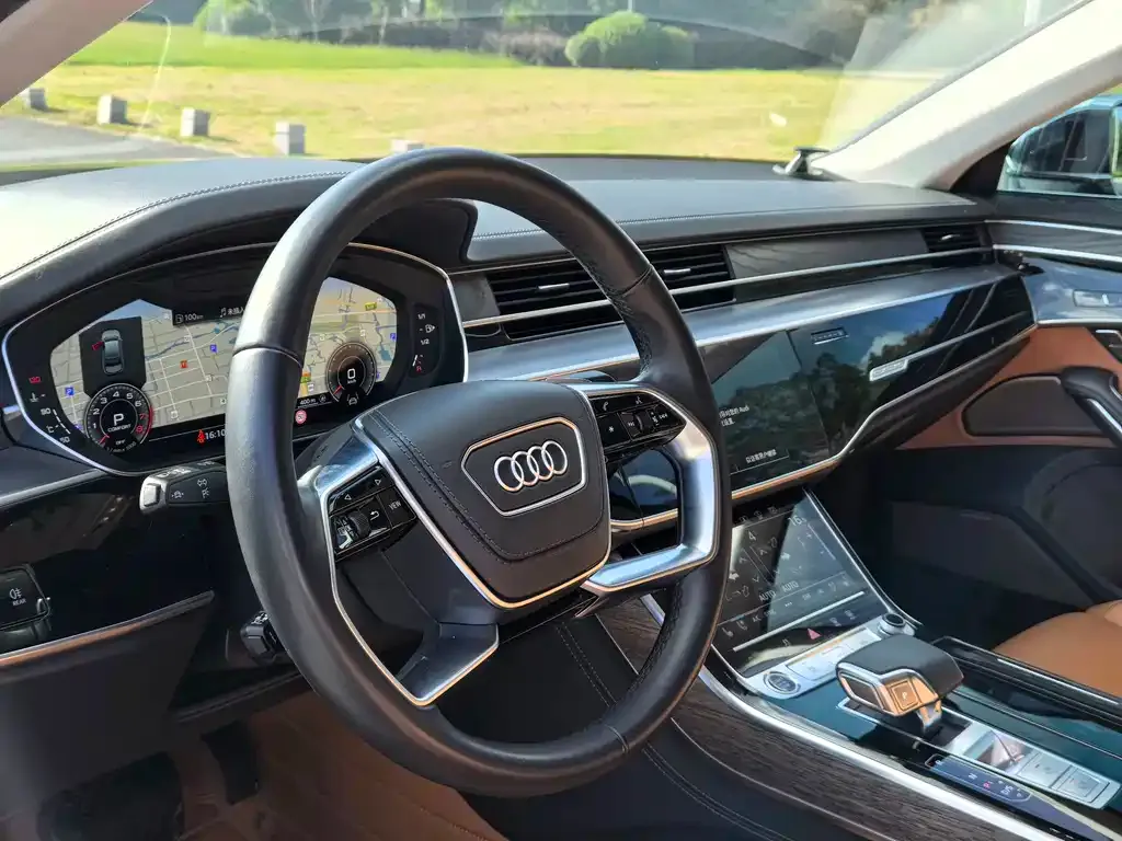 Audi A8 — фото 7