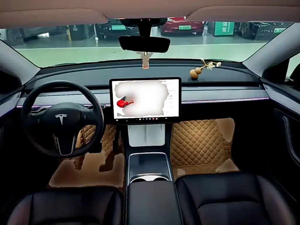 Tesla Model Y — фото 9
