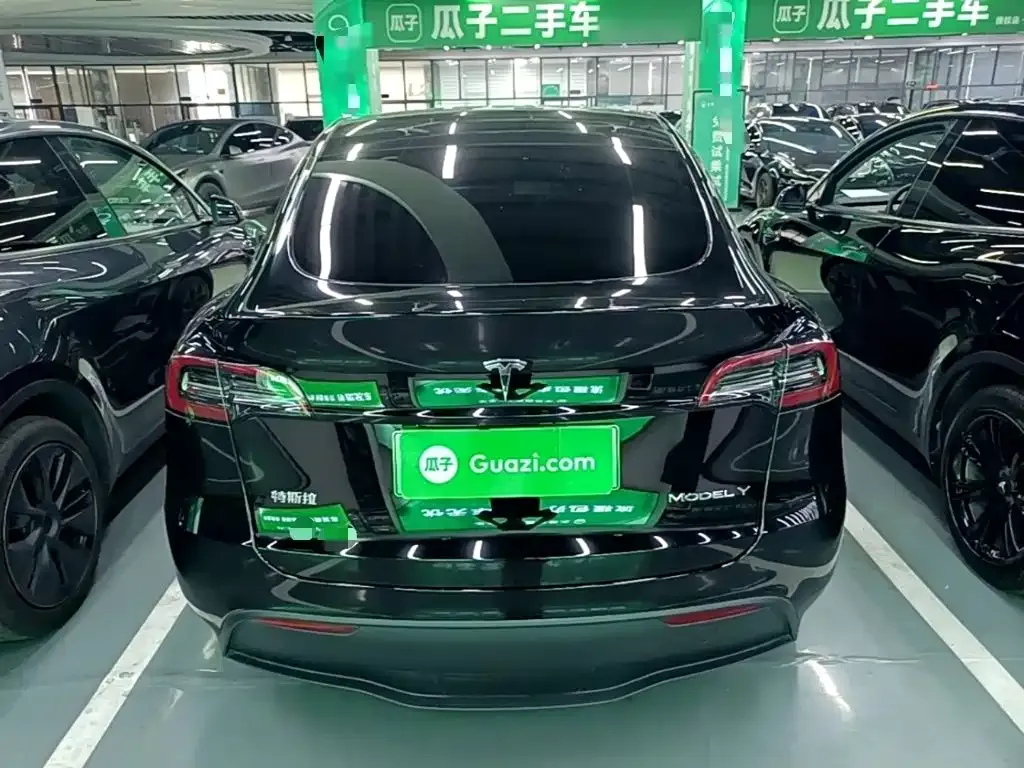 Tesla Model Y — фото 10