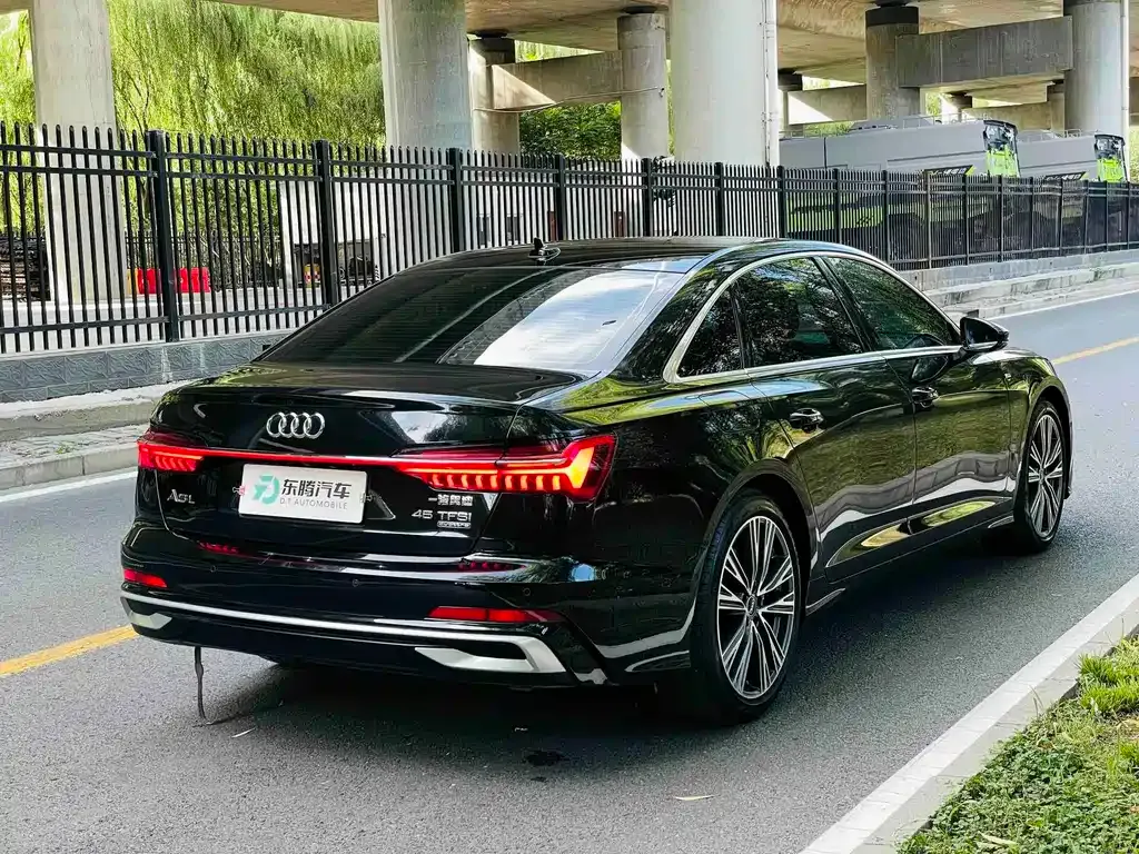 Audi A6L — фото 7