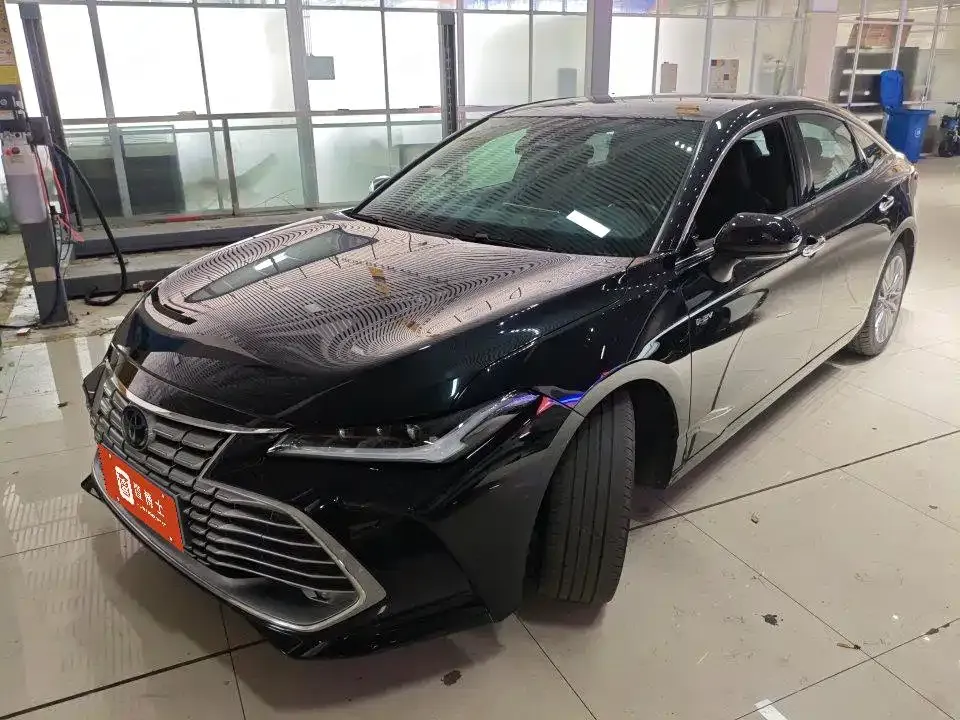 Toyota Avalon — фото 1