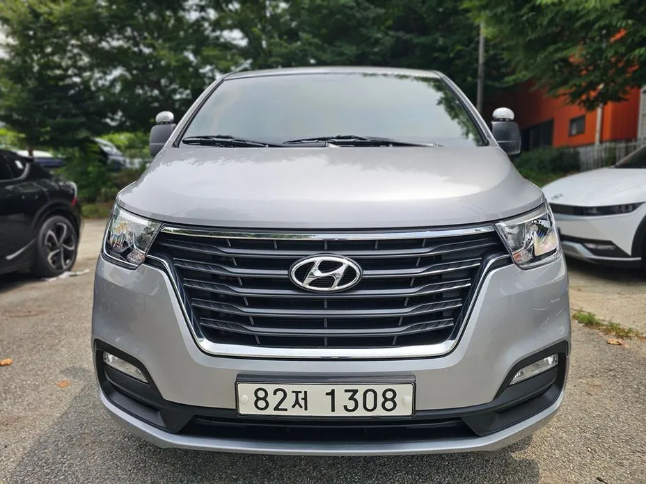 Hyundai Starex — фото 1