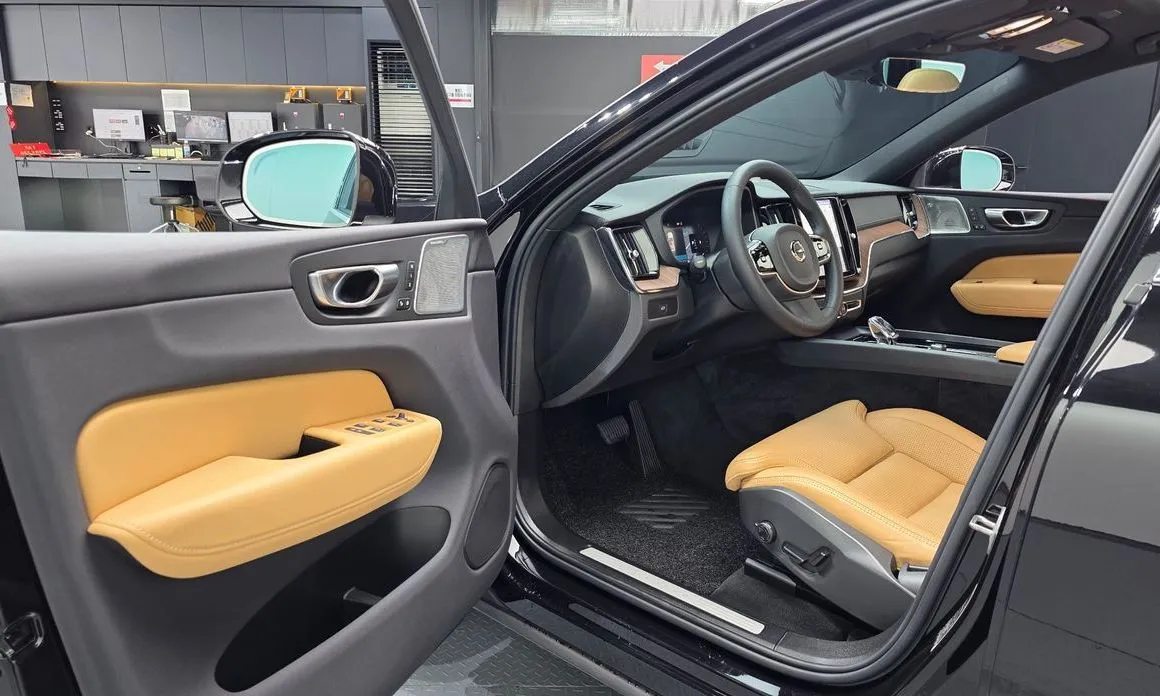 Volvo XC60 — фото 2