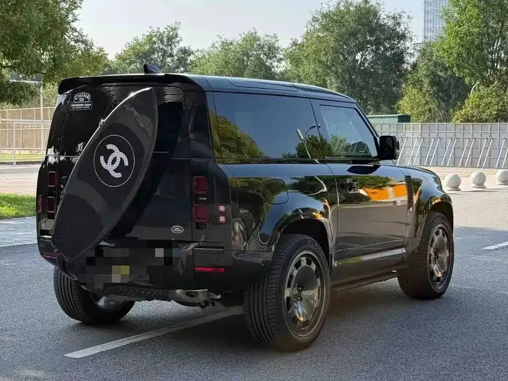 Land Rover Defender — фото 10