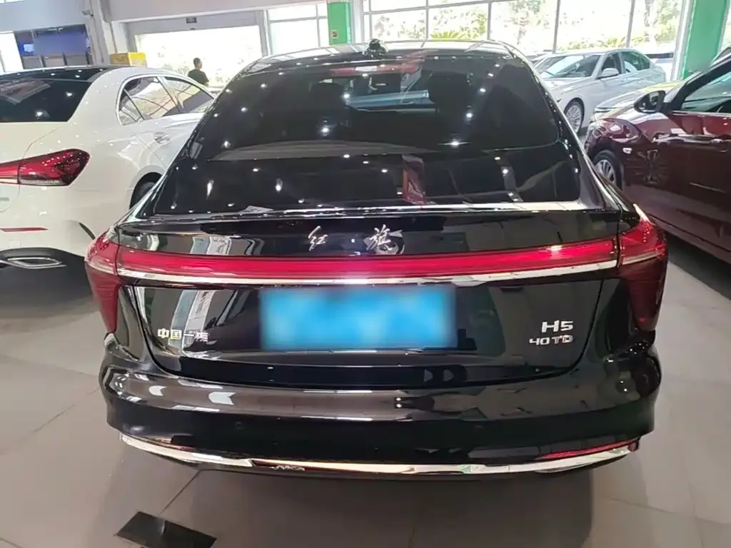 Hongqi H5 — фото 2