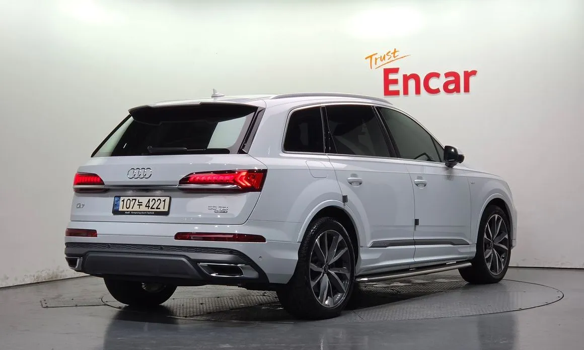 Audi Q7 — фото 10