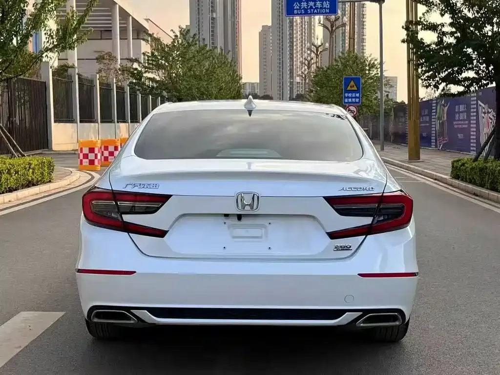 Honda Accord — фото 7