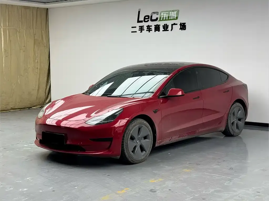 Tesla Model 3 — фото 1