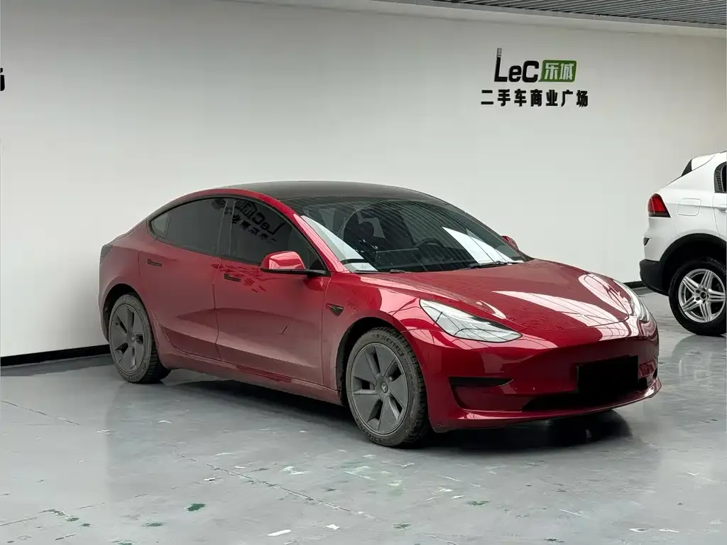 Tesla Model 3 — фото 3