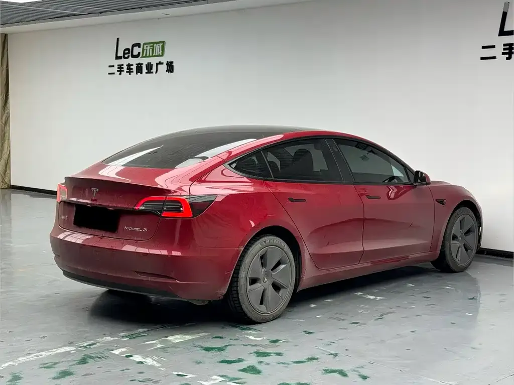Tesla Model 3 — фото 10