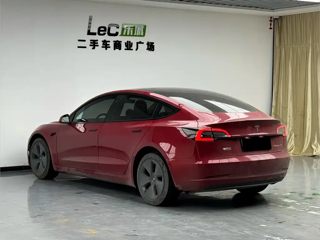 Tesla Model 3 — фото 6
