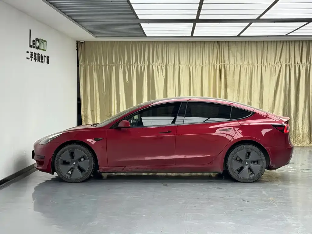 Tesla Model 3 — фото 2