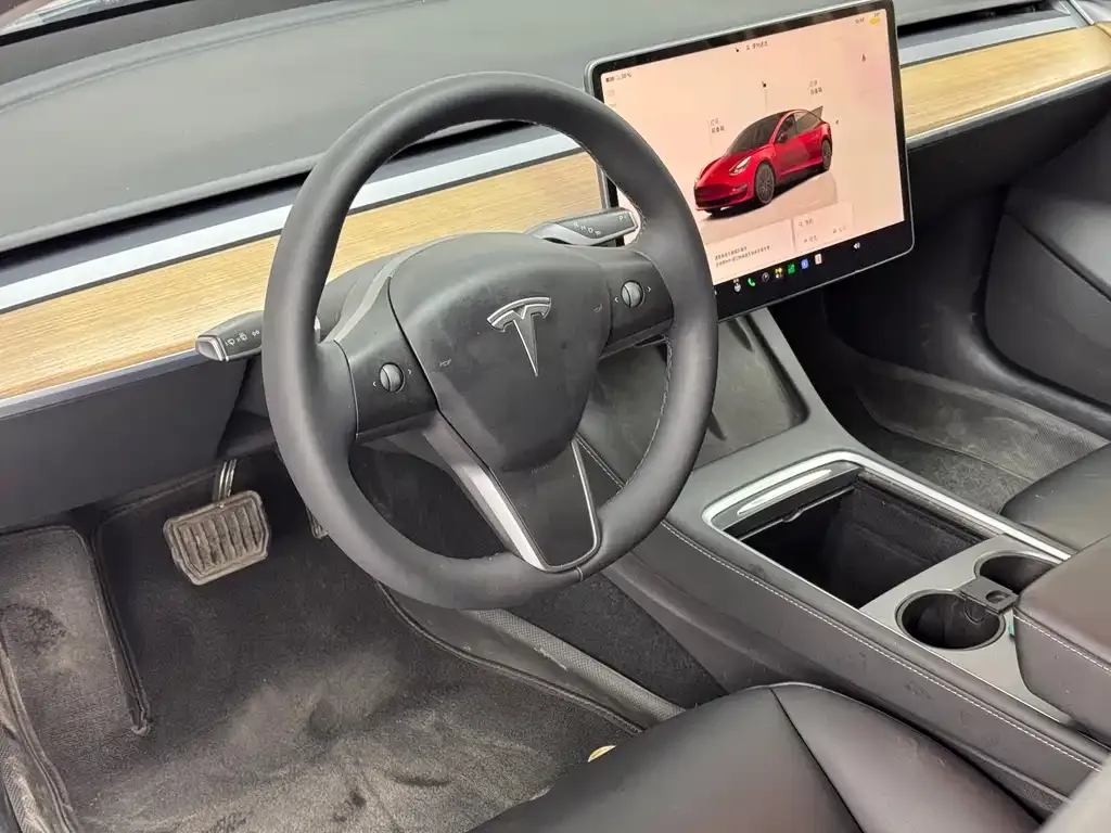 Tesla Model 3 — фото 7