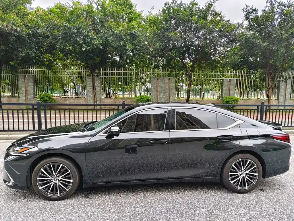 Lexus ES — фото 10