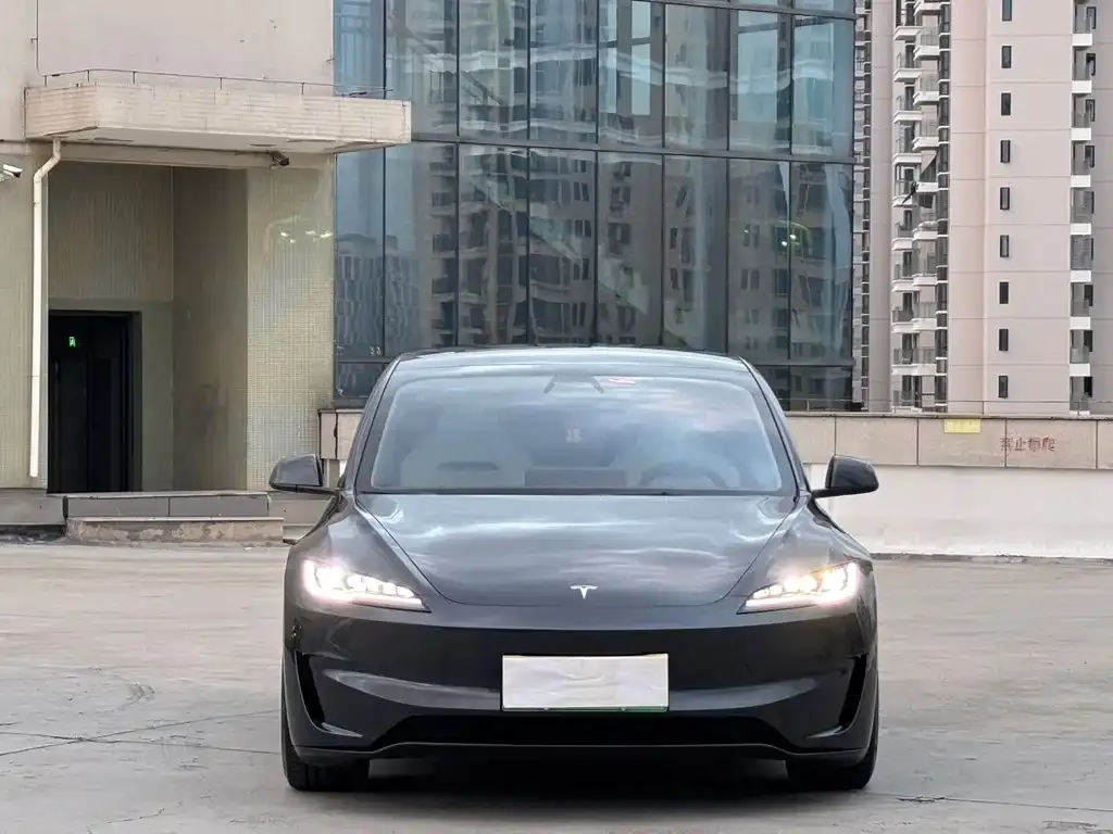 Tesla Model 3 — фото 7