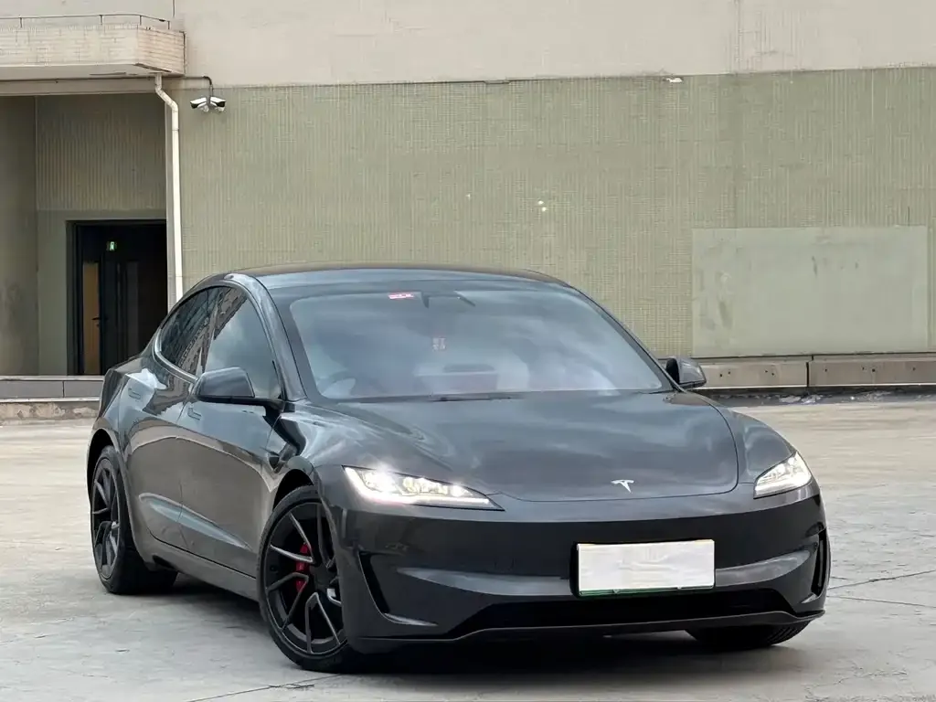 Tesla Model 3 — фото 9