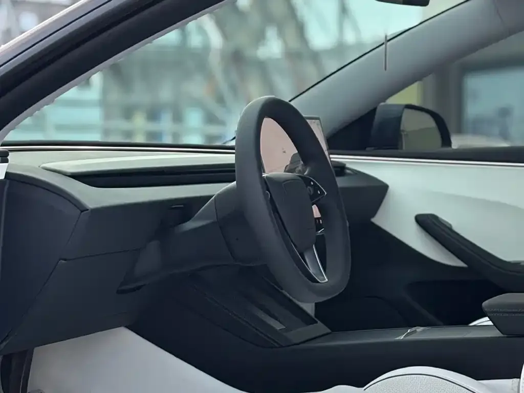 Tesla Model 3 — фото 3