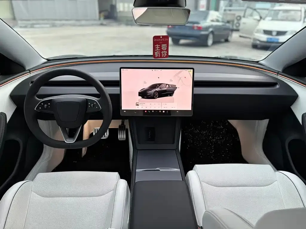 Tesla Model 3 — фото 8