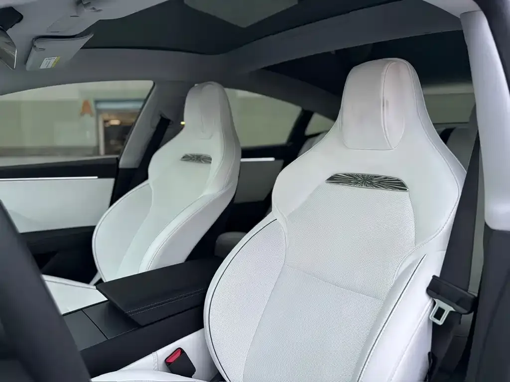 Tesla Model 3 — фото 10