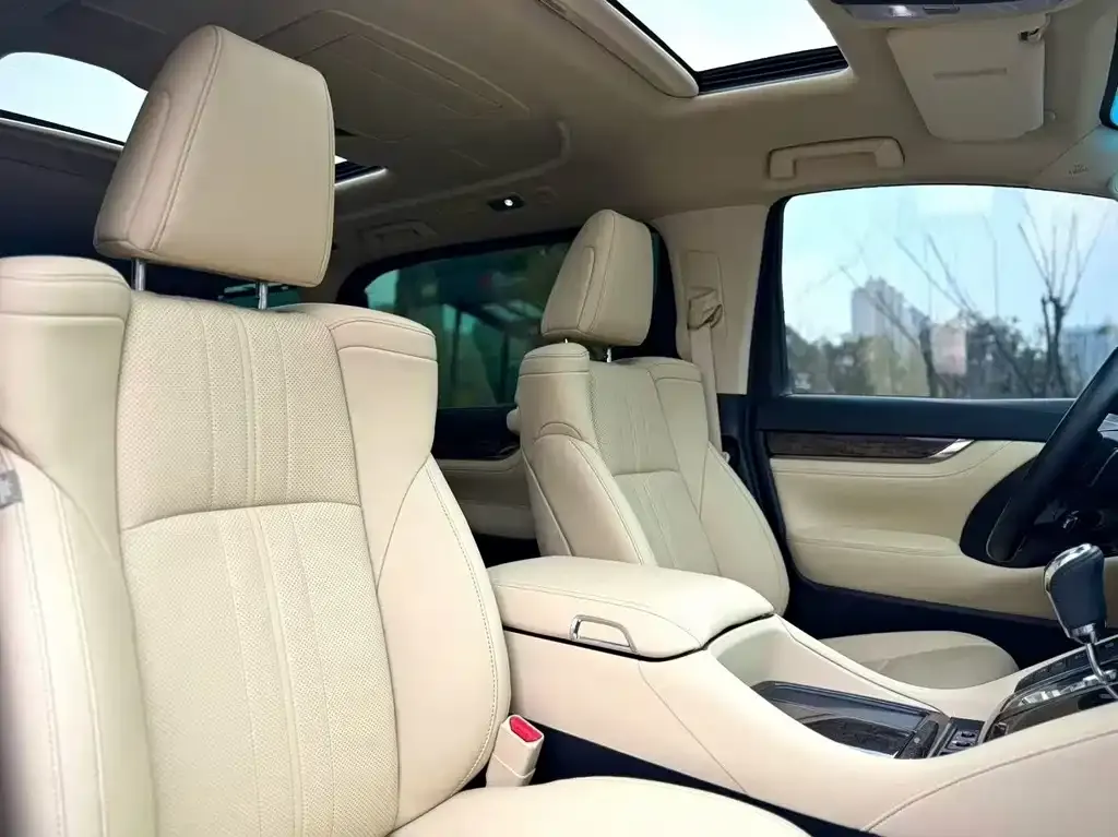 Toyota Alphard — фото 7