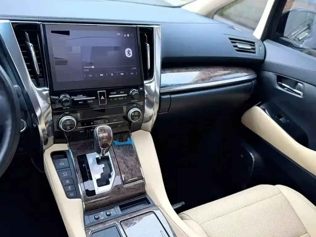 Toyota Alphard — фото 9