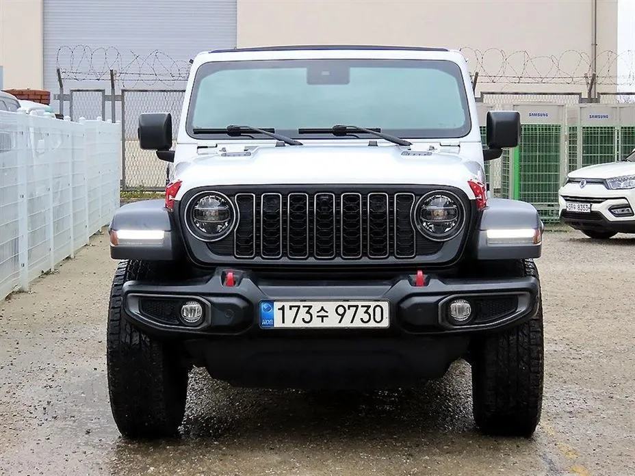 Jeep Wrangler — фото 1