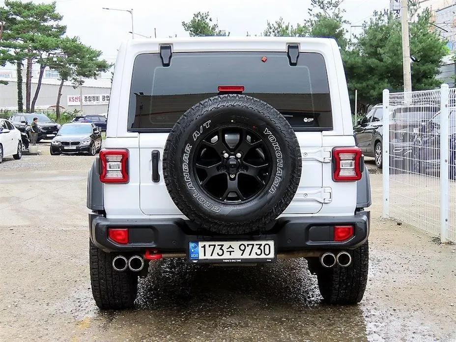 Jeep Wrangler — фото 9