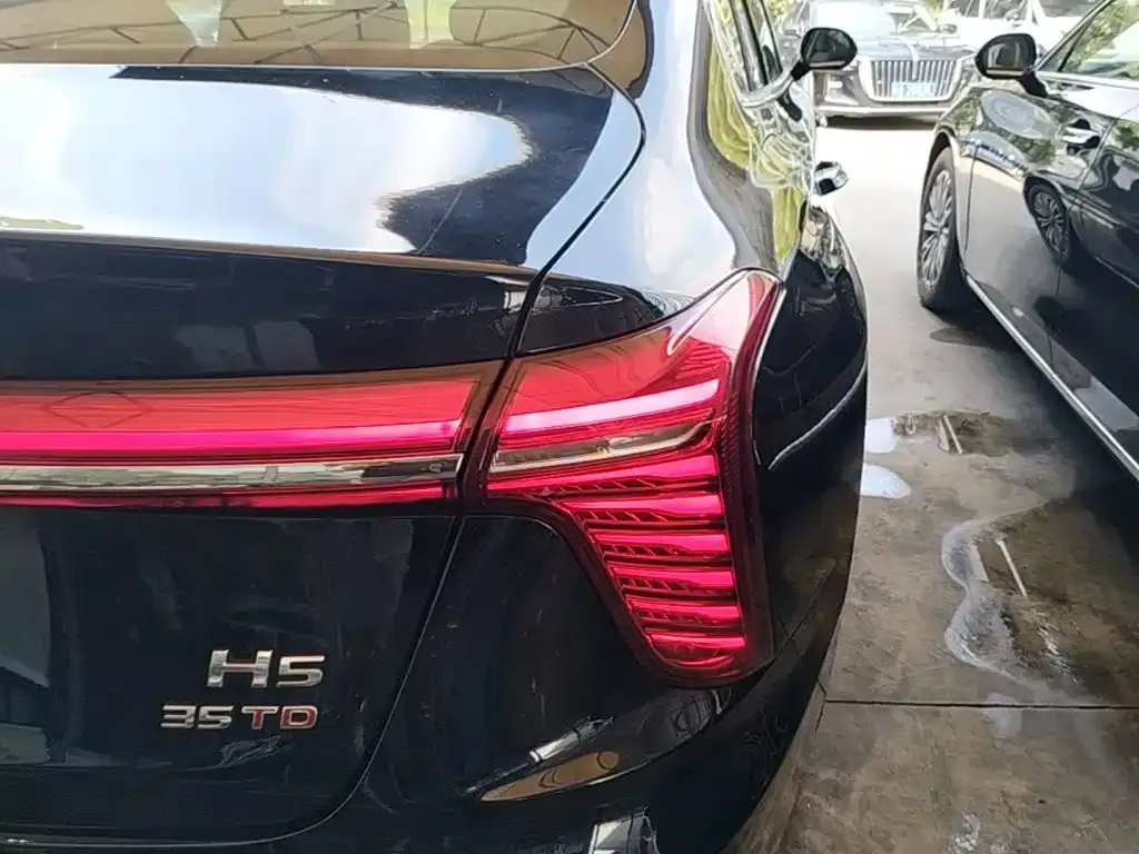 Hongqi H5 — фото 5