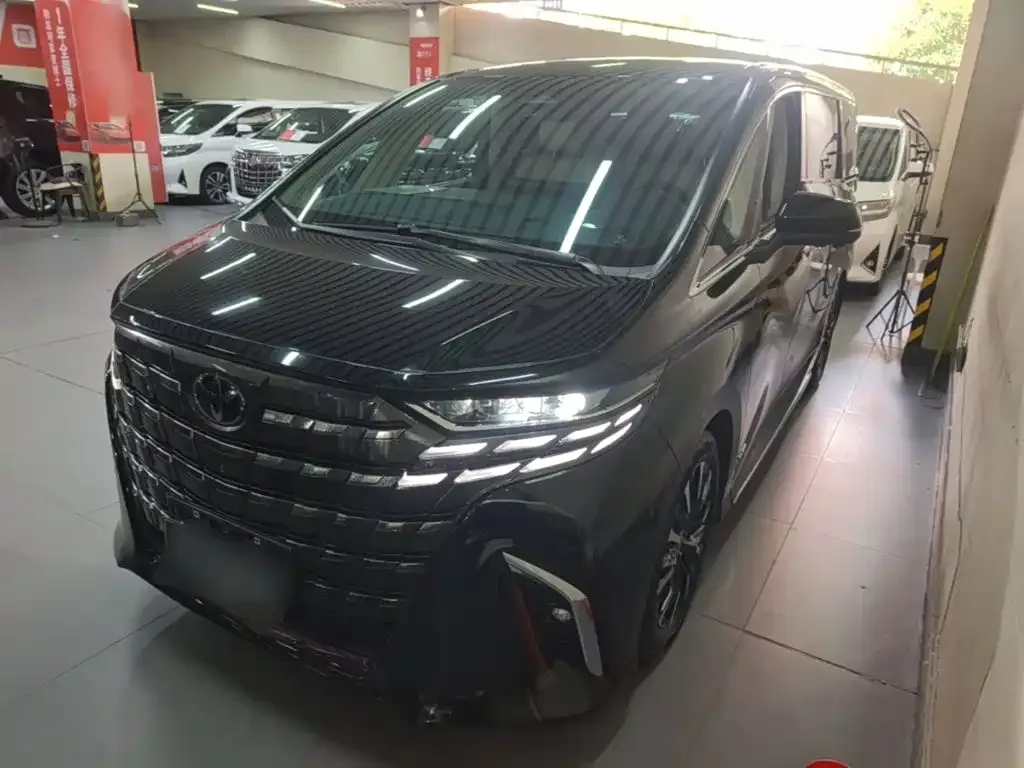 Toyota Alphard — фото 1