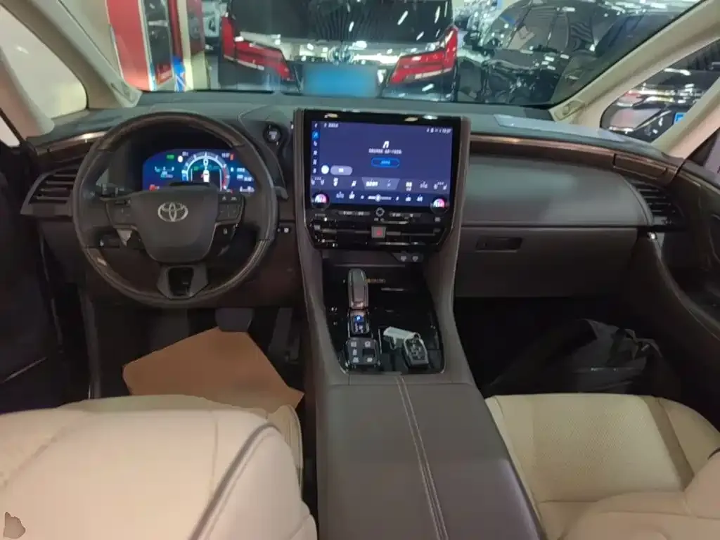 Toyota Alphard — фото 8