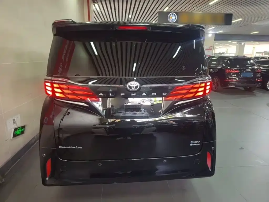 Toyota Alphard — фото 5