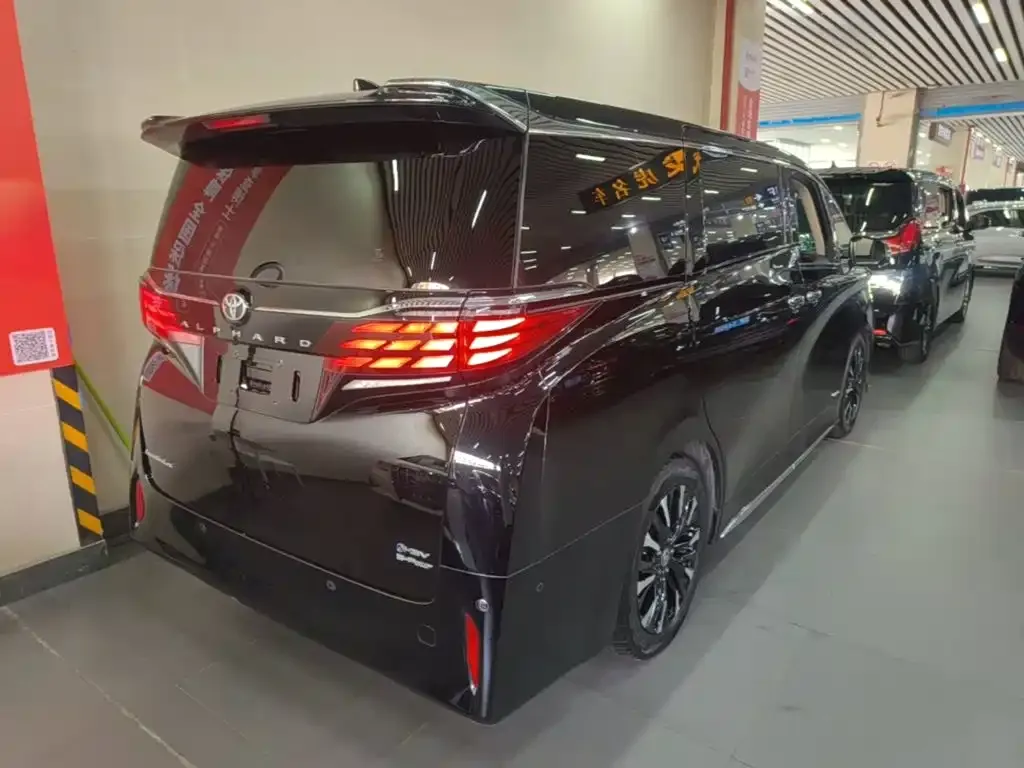 Toyota Alphard — фото 2